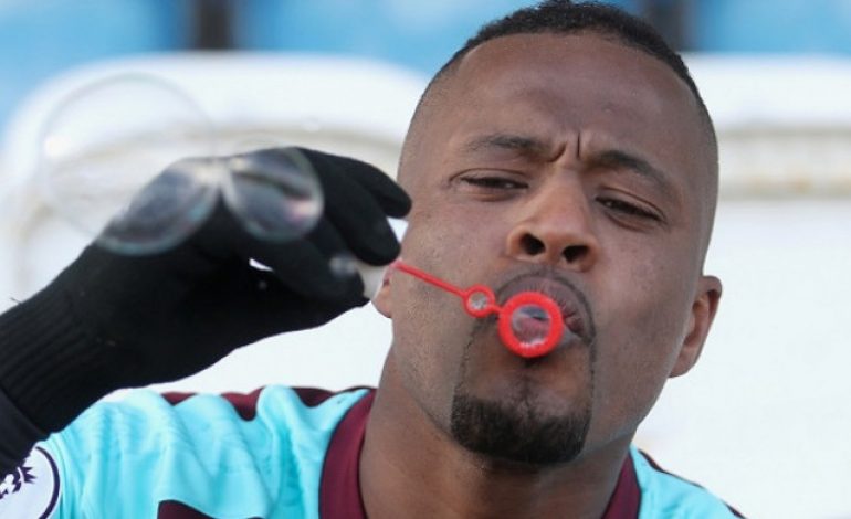 Konyol! Patrice Evra Mengakui Diperlakukan Seperti Ayam