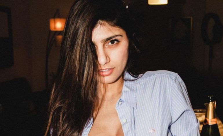 Karius Menangis, Eks Bintang Porno Curi Kesempatan Menggoda