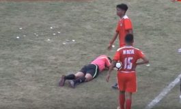 Dari Kencingi Gawang Sampai Tonjok Wasit Hingga Pingsan, Ini 5 Kejadian Memalukan di Liga Indonesia Minggu Ini