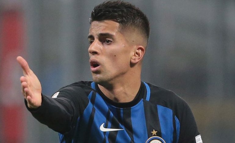 Telikung MU, City Ajukan Tawaran Masif Untuk Cancelo