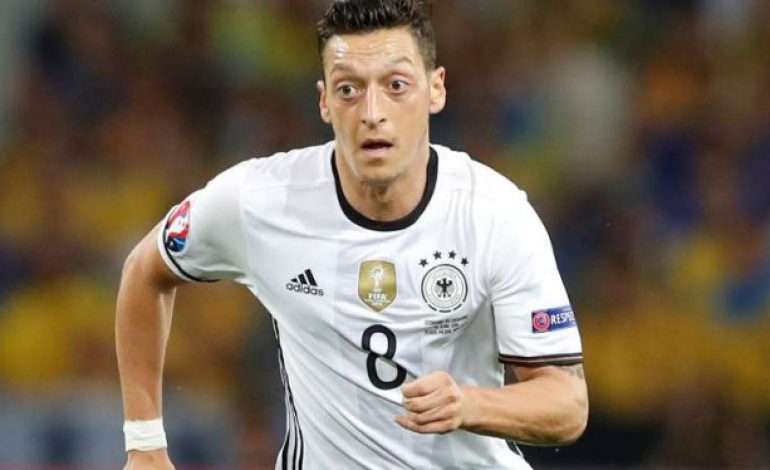 Ketemu Erdogan, Oezil Didesak Dicoret dari Timnas Jerman