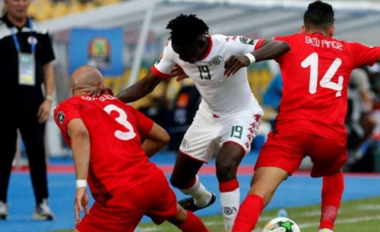 Kiper Tunisia Pura-pura Cedera Agar Timnya Bisa Buka Puasa