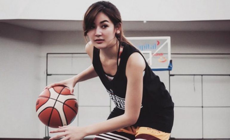 Maria Selena Pamerkan Pose Yoga Bernuansa Seksi Dipinggir Sungai, Netizen: Amazing