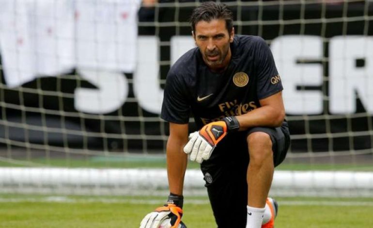 Wah, Buffon Ketahuan Sedang Merokok di Paris