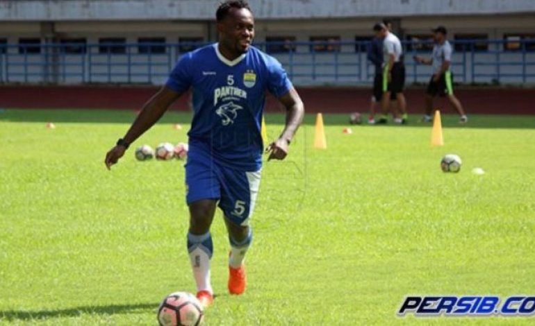 Kemenangan Persib Ternyata Tak Luput dari Perhatian Michael Essien