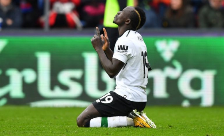 Usai Bawa Liverpool Menang, Sadio Mane Bersihkan Toilet Masjid