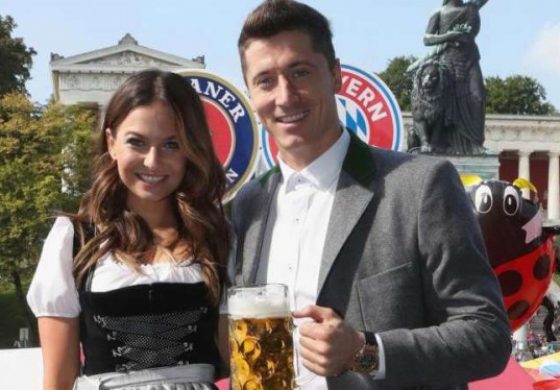 Istri Cantik Ajak Lewandowski Bersenang-senang di Oktoberfest