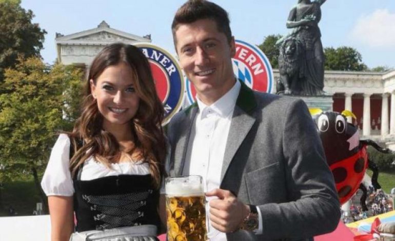 Istri Cantik Ajak Lewandowski Bersenang-senang di Oktoberfest