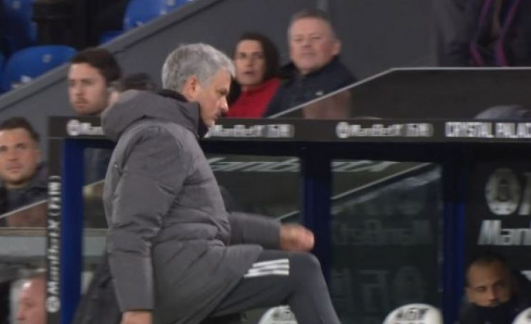 MU Ditahan Valencia, Mourinho Salahkan Polisi