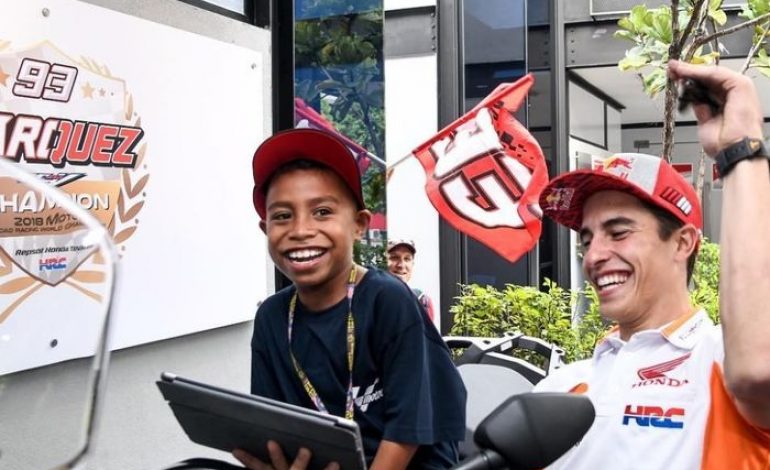 Selesai Tengok Rossi dan Marquez, Dady Jadi ‘Artis Dadakan’ di Bandara