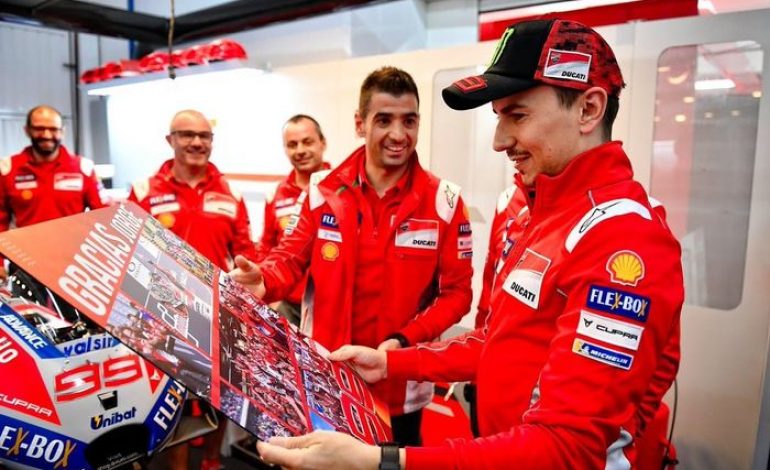 Jorge Lorenzo Bagi-bagi Hadiah Mahal Saat Pamitan dari Ducati