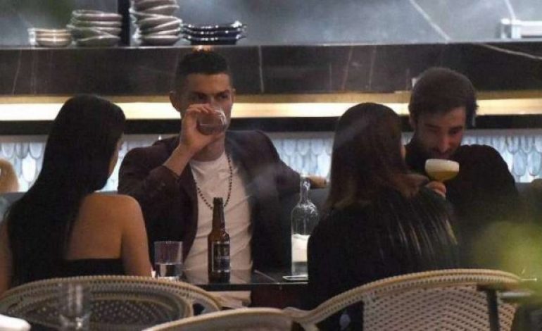 Ronaldo Habiskan Uang Setengah Miliar Hanya untuk Minum 2 Botol Anggur