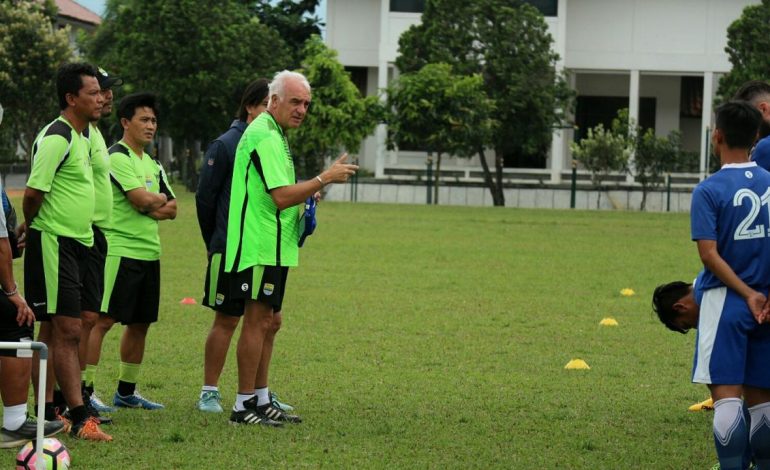 Hadapi 4 Laga Krusial, Pemain Persib Diminta Santai