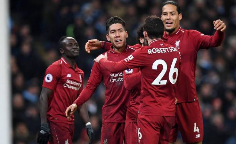 Dua Bek Sayap Liverpool Beda Pandangan Soal Kans Juara