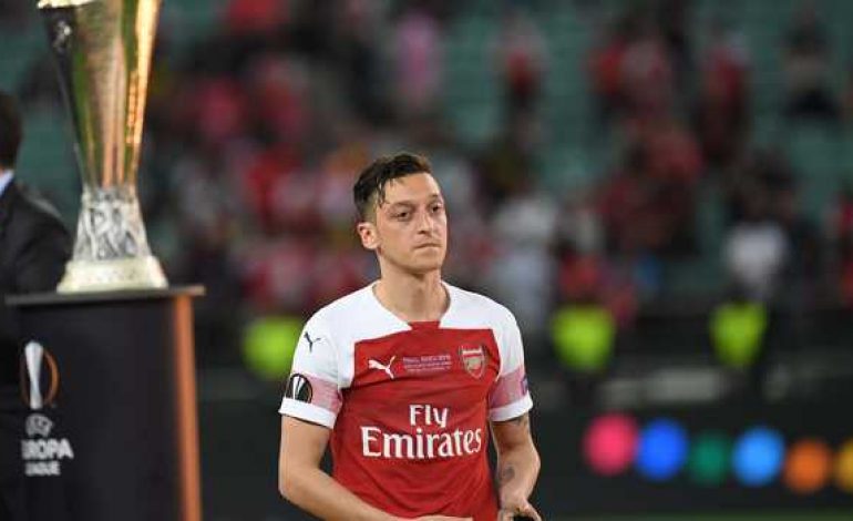Mesut Ozil Masuk Daftar Jual Arsenal
