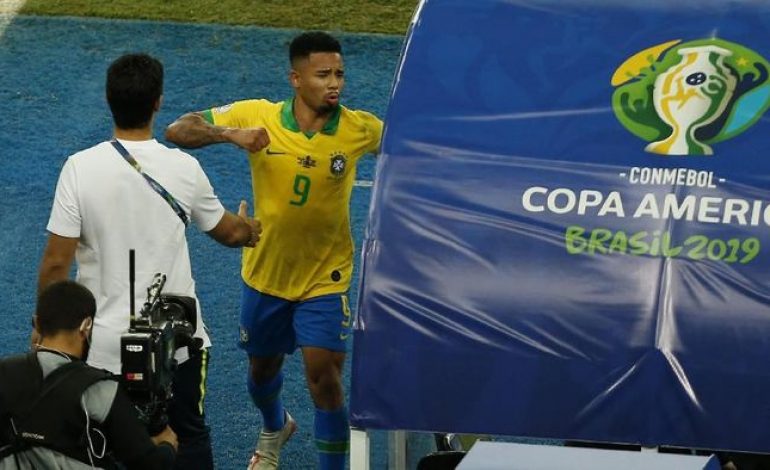 Gabriel Jesus Usai Dikartu Merah: Tendang Botol Minum sampai Dorong Monitor VAR