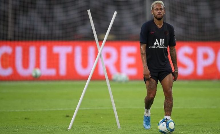 Pengacara Neymar Tampak di Camp Nou, Comeback ke Barcelona Kian Dekat?
