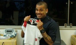 Dani Alves Resmi Gabung Sao Paulo