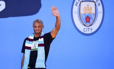 Masih Cedera, Kompany Absen di Laga Testimonialnya Sendiri