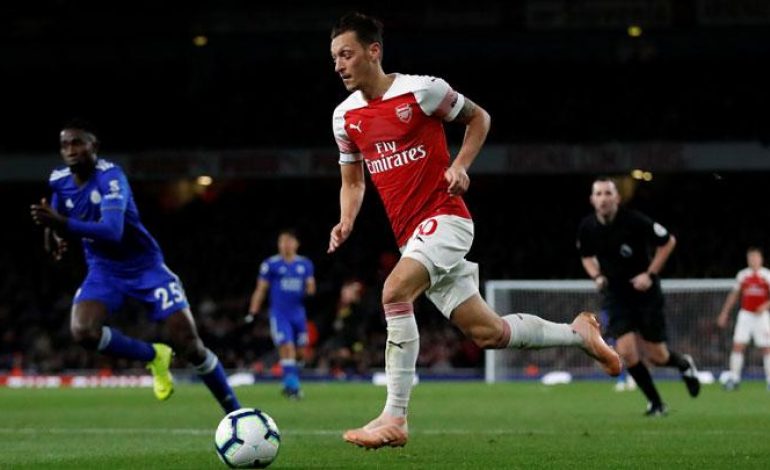 Paul Scholes: Mesut Ozil Solusi Lini Tengah Manchester United