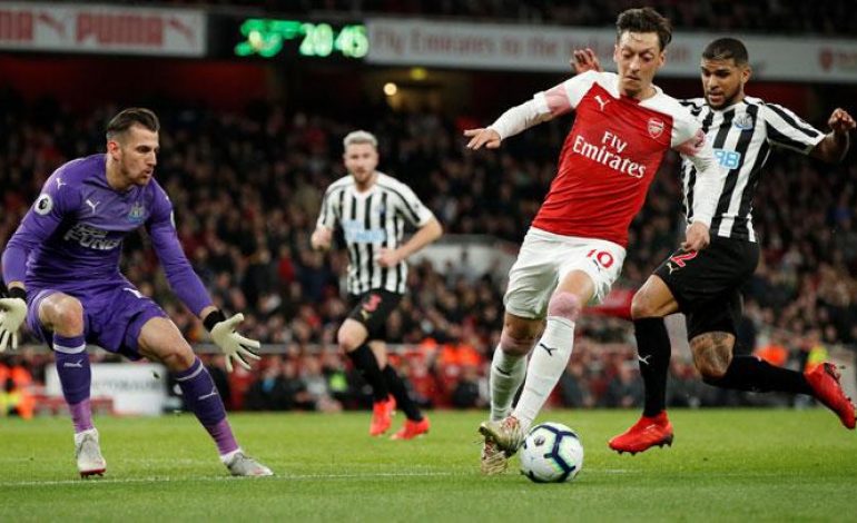 Liga Inggris: Mesut Ozil Serang Balik Unai Emery
