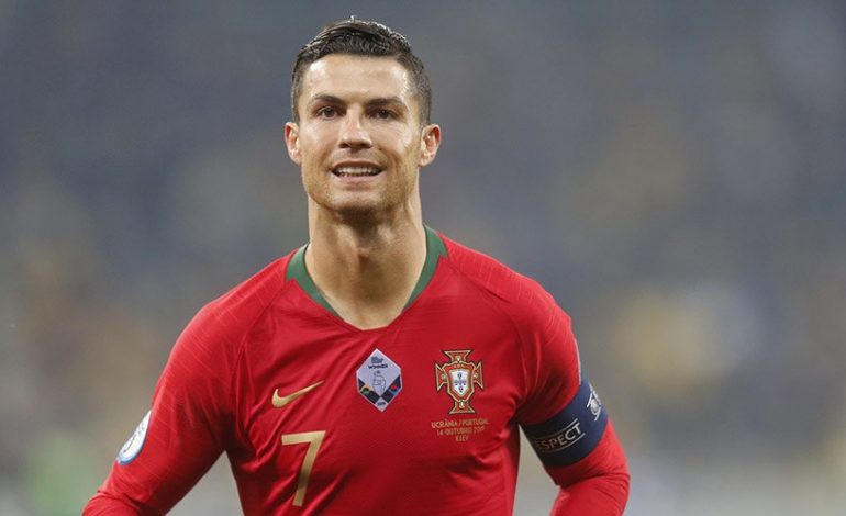 Tua-tua Keladi, Cristiano Ronaldo Bukukan Gol ke-700!