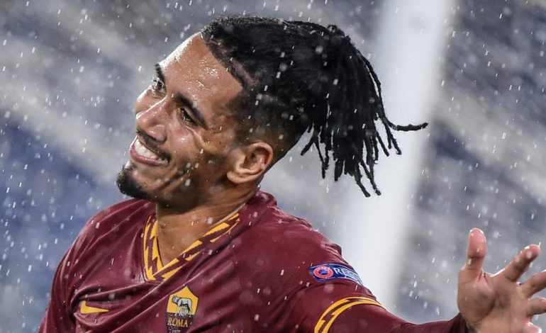 Disingkirkan Manchester United, Smalling Justru Miliki Catatan Lebih Baik ketimbang Lingard