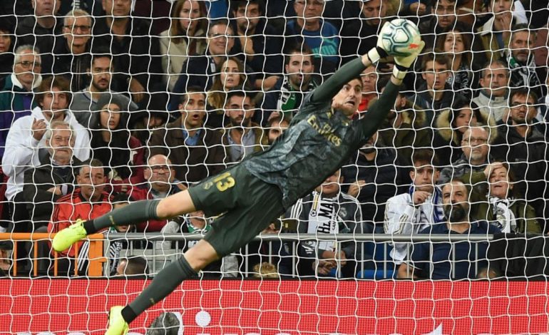 Ejek Suporter Valencia, Thibaut Courtois Terancam Sanksi