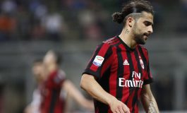 Napoli Berencana Bajak Bek AC Milan Ini