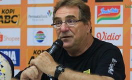 Ada 2 Gol Bunuh Diri Beruntun, Robert Albert Merasa Aneh dengan Permainan Persib