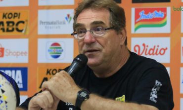 Ada 2 Gol Bunuh Diri Beruntun, Robert Albert Merasa Aneh dengan Permainan Persib