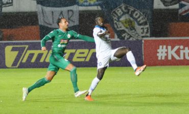 Bertanding di Tengah Hujan Deras, Persib Bandung Imbangi PSS Sleman