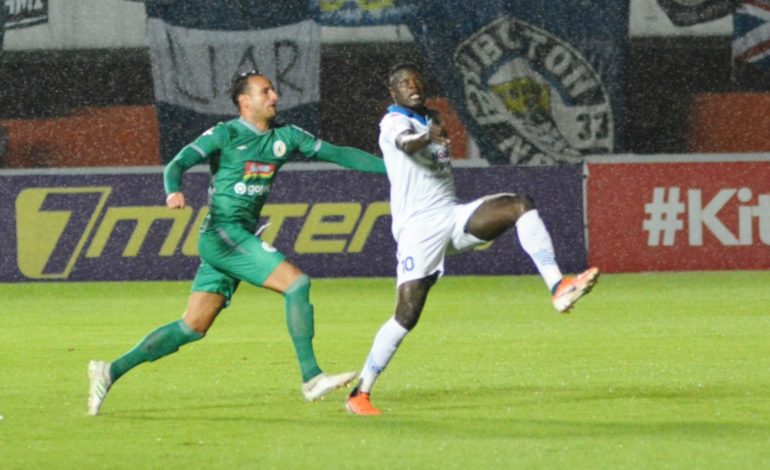 Bertanding di Tengah Hujan Deras, Persib Bandung Imbangi PSS Sleman