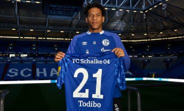 Didekati AC Milan, Jean-Clair Todibo Pilih Merumput di Bundesliga
