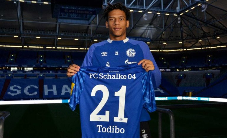 Didekati AC Milan, Jean-Clair Todibo Pilih Merumput di Bundesliga