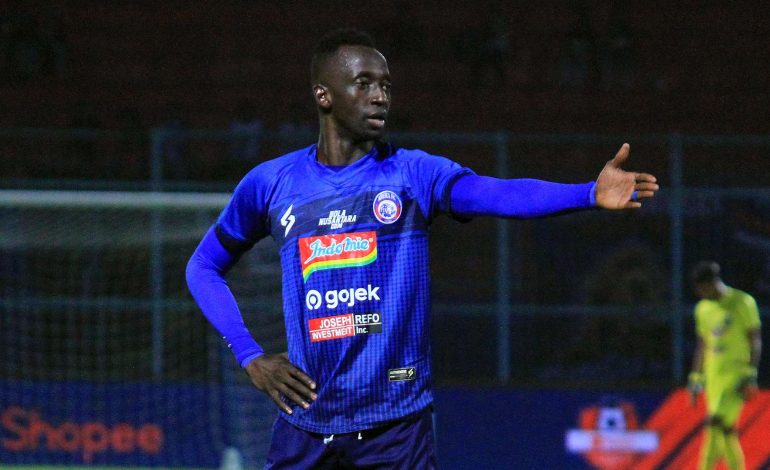 Arema Sudah Dapatkan Gelandang Asia Pengganti Makan Konate