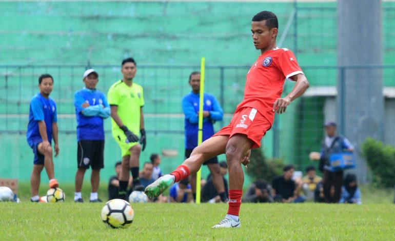 Genap Melepas 14 Pemain, Arema Tak Enak Hati dengan Bek Satu Ini