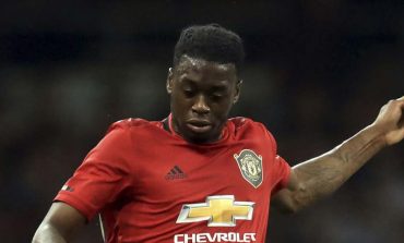 Biarkan Ashley Young Pergi, MU Sudah Punya Wan-Bissaka
