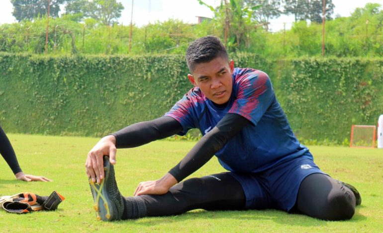 Hadapi Mantan Klub, Kiper Arema Bocorkan Kekuatan Tira Persikabo
