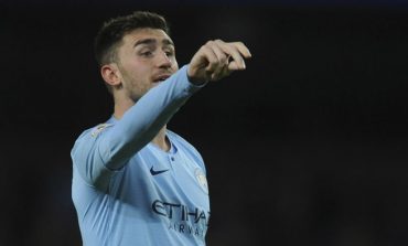 Barcelona Siap Bajak Laporte dari Manchester City