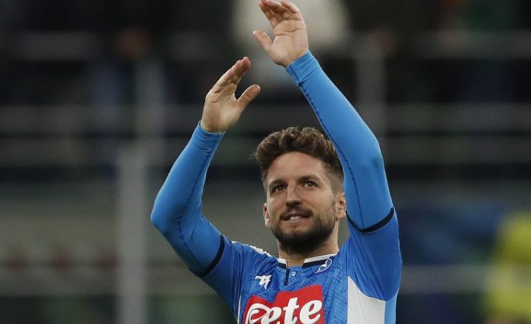 Chelsea Belum Menyerah Kejar Penyerang Napoli, Dries Mertens