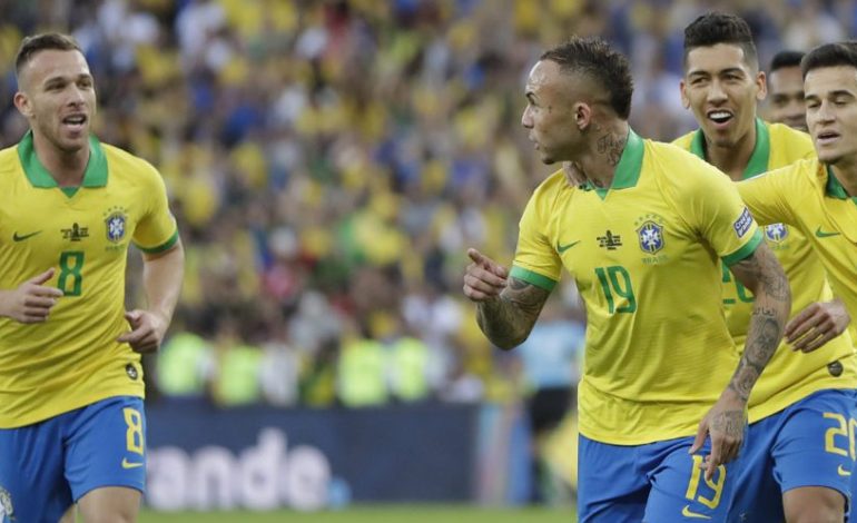 Barcelona Bakal Impor Penyerang dari Brasil?