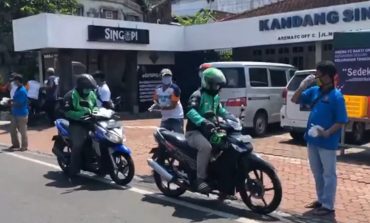 Aksi Nyata Arema FC Bantu Ojol dan Pekerja Harian di Tengah Pendemi Virus Corona