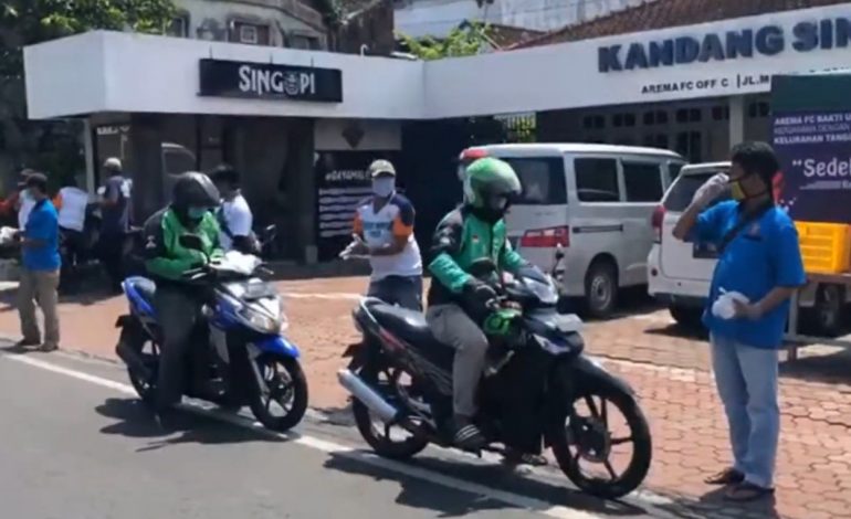 Aksi Nyata Arema FC Bantu Ojol dan Pekerja Harian di Tengah Pendemi Virus Corona