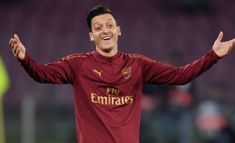 Mesut Ozil Tidak Mau Gajinya Dipotong Arsenal