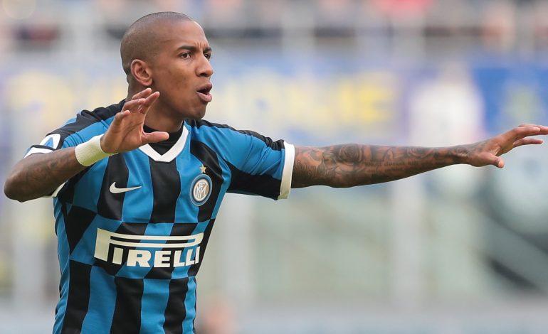 Inter Milan Perpanjang Masa Peminjaman Ashley Young