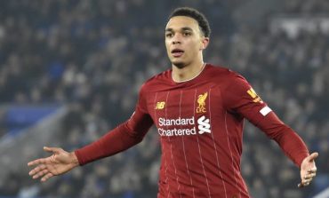 Gary Neville Sebut Wan-Bissaka Lebih Baik Ketimbang Trent, Tapi...
