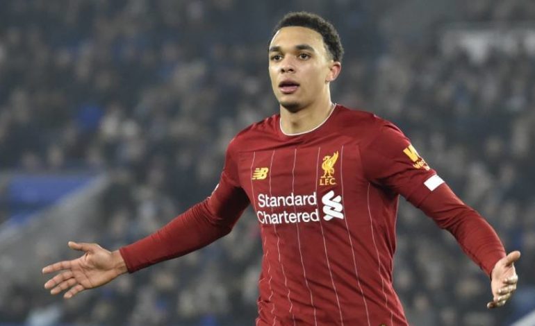 Gary Neville Sebut Wan-Bissaka Lebih Baik Ketimbang Trent, Tapi…