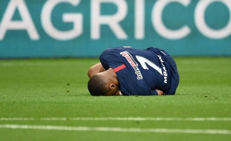 Dapat Tekel Horor, Mbappe Terancam Absen Lawan Atalanta di Liga Champions
