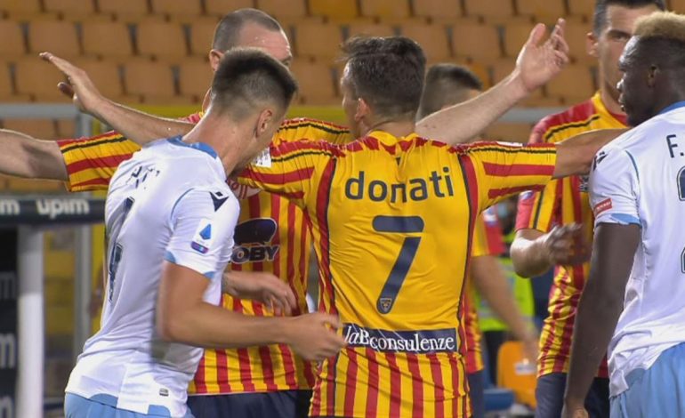 Gigit Pemain Lawan, Bek Lazio Terancam Sanksi